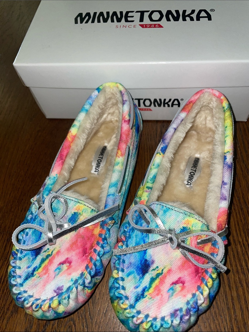 Minnetonka Cassie tie die slippers